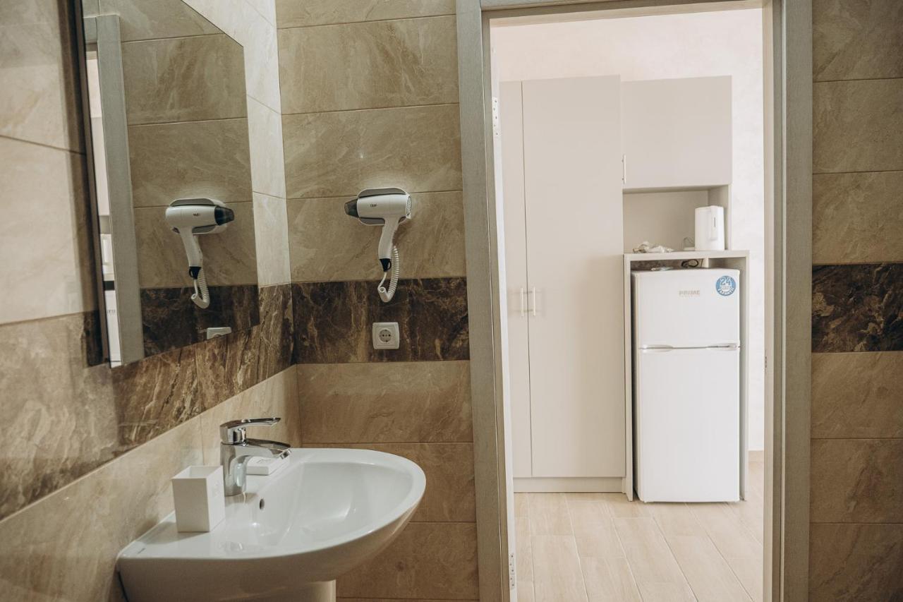 Три Слона Hotel Zatoka Bagian luar foto