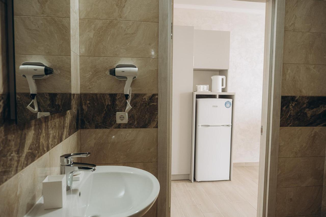 Три Слона Hotel Zatoka Bagian luar foto